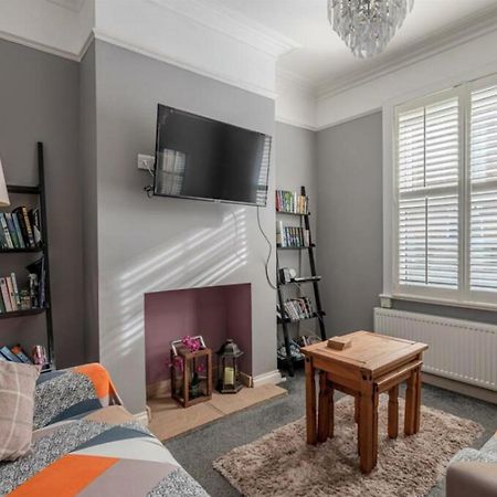 Entire 2-Bedroom House With Garden York Zewnętrze zdjęcie